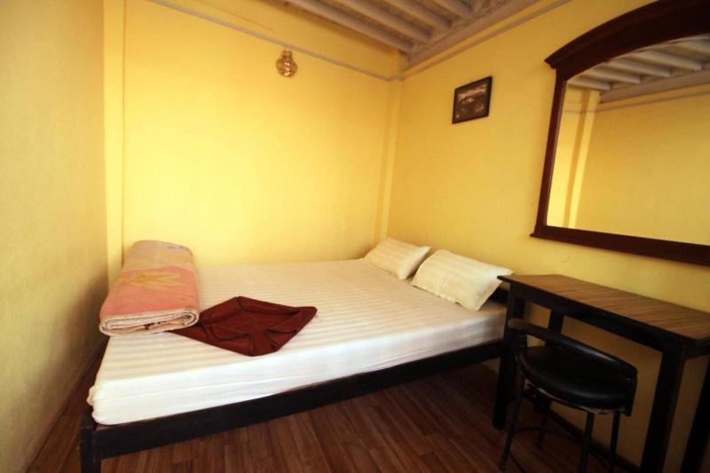Beehive Hostel image
