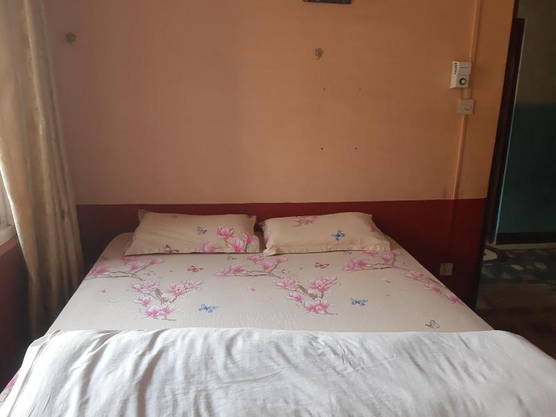 Beehive Hostel image