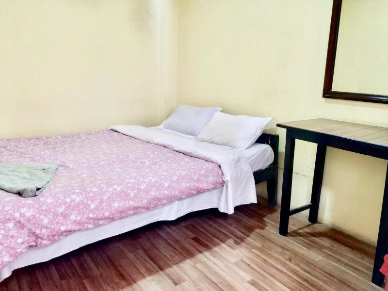 Beehive Hostel image