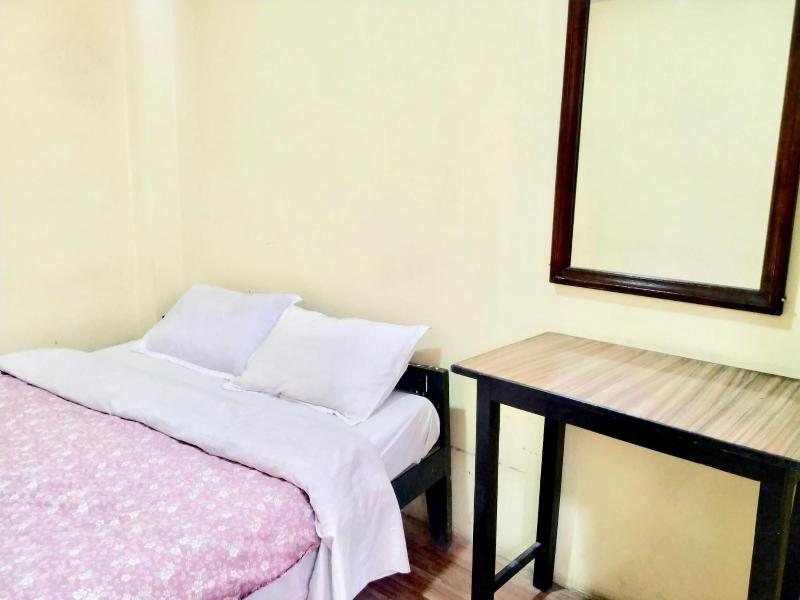 Beehive Hostel image