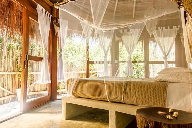 Mamasan Treehouses & Cabins image