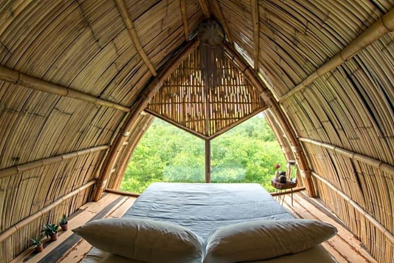 Mamasan Treehouses & Cabins image