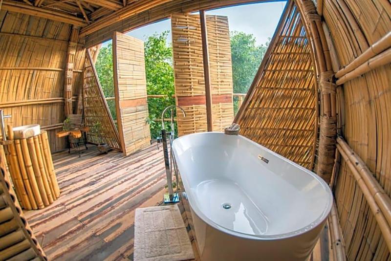 Mamasan Treehouses & Cabins image