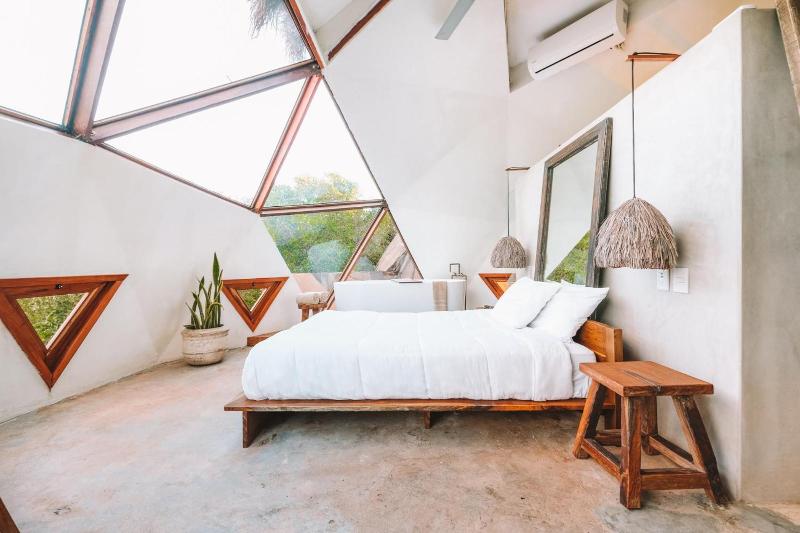 Mamasan Treehouses & Cabins image
