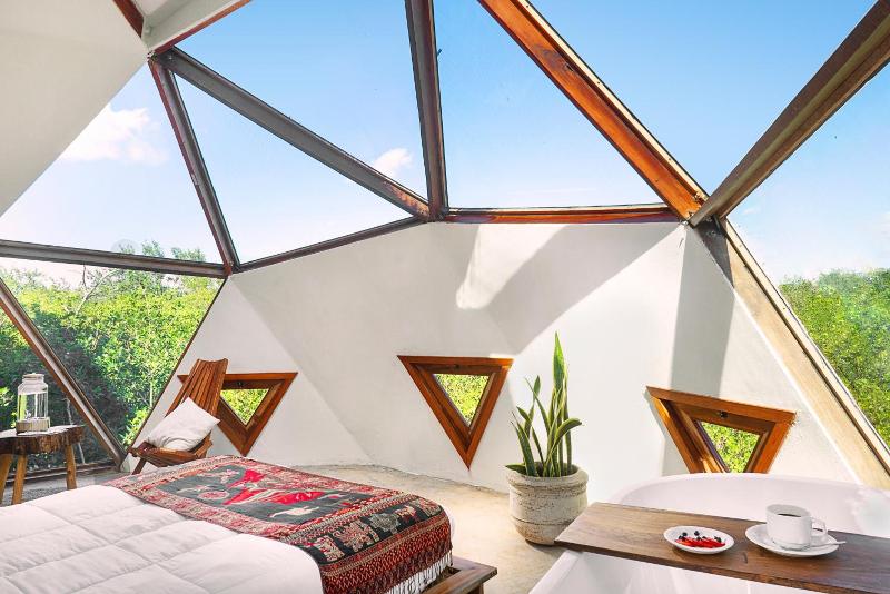 Mamasan Treehouses & Cabins image