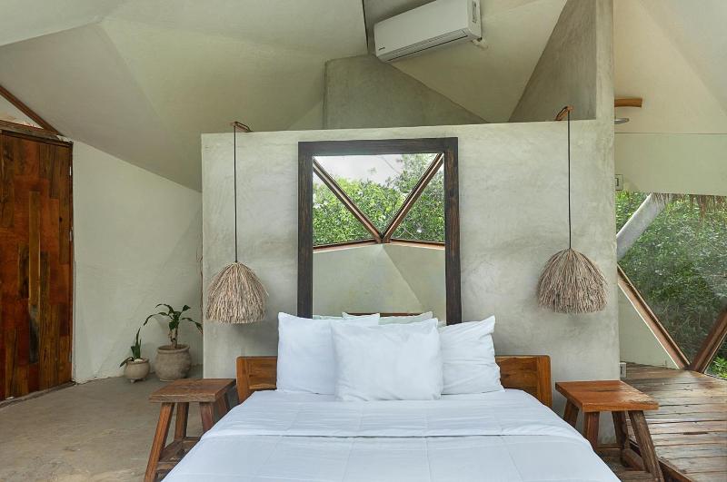 Mamasan Treehouses & Cabins image