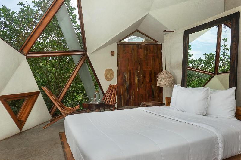 Mamasan Treehouses & Cabins image