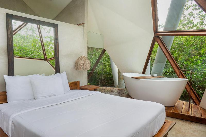 Mamasan Treehouses & Cabins image
