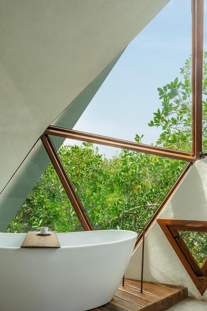 Mamasan Treehouses & Cabins image