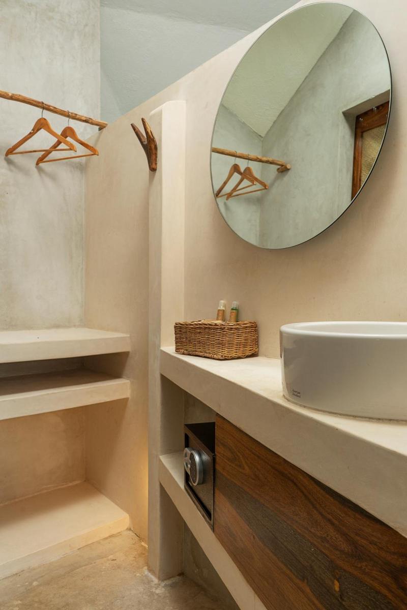 Mamasan Treehouses & Cabins image