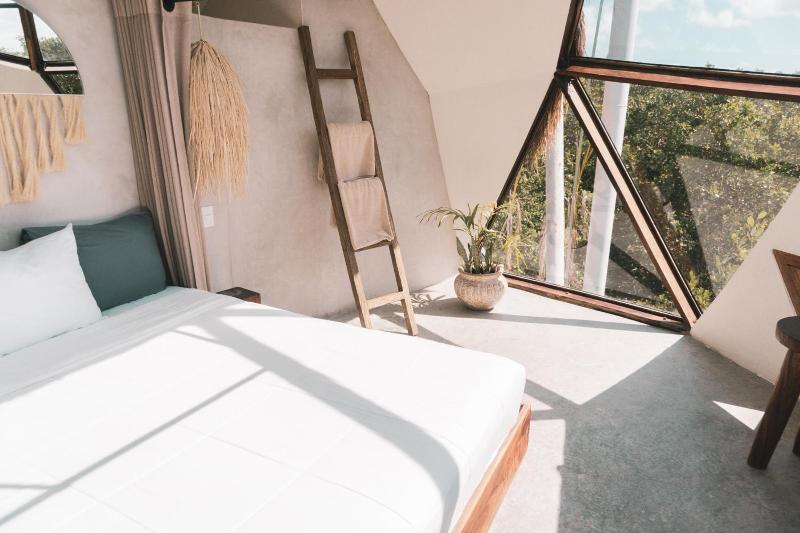 Mamasan Treehouses & Cabins image