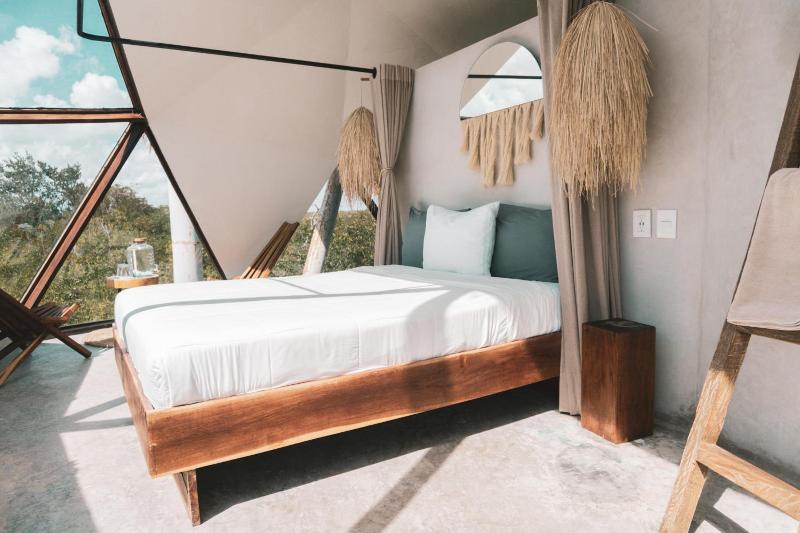 Mamasan Treehouses & Cabins image