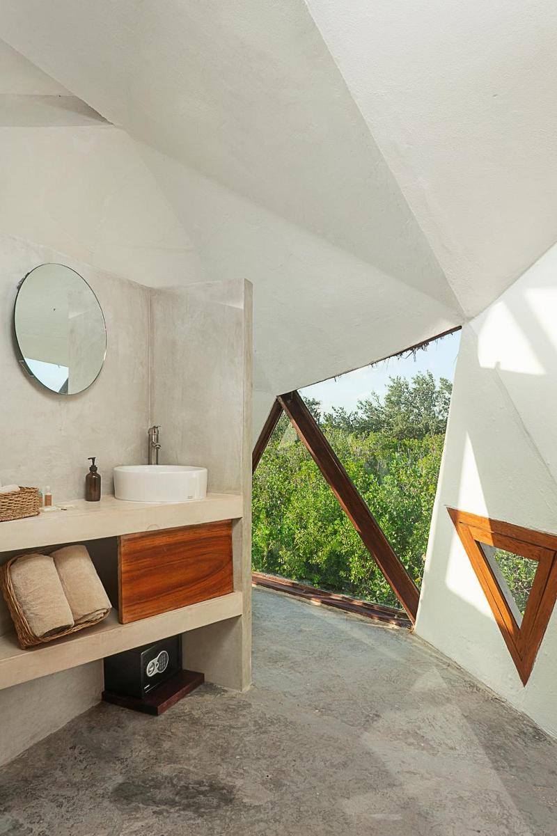 Mamasan Treehouses & Cabins image