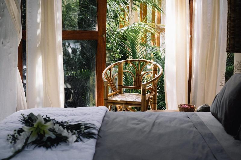 Mamasan Treehouses & Cabins image