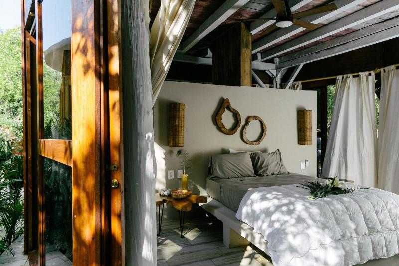 Mamasan Treehouses & Cabins image