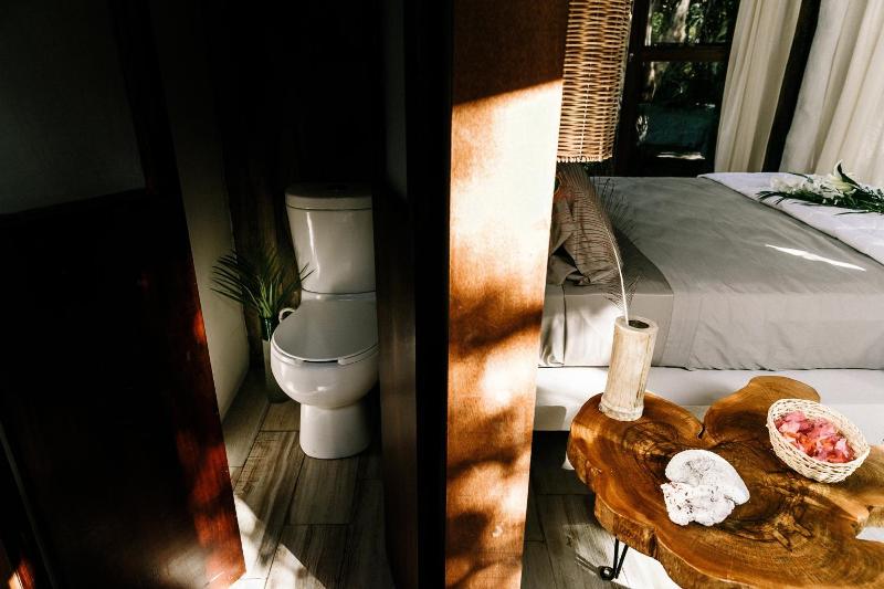 Mamasan Treehouses & Cabins image