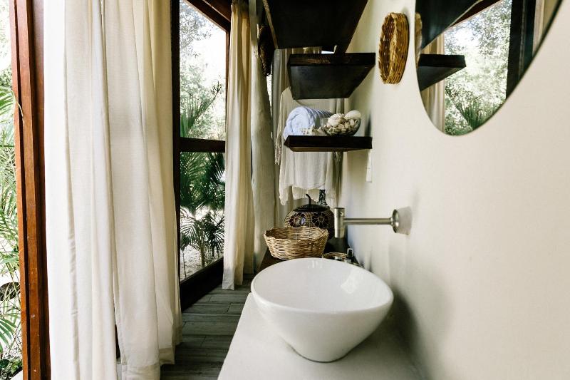 Mamasan Treehouses & Cabins image