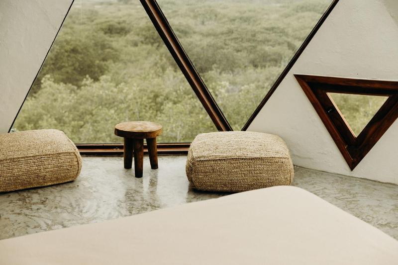 Mamasan Treehouses & Cabins image