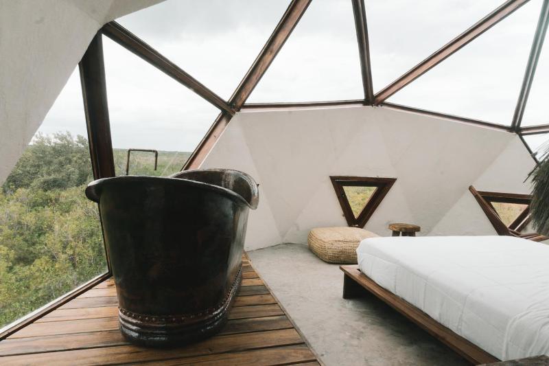 Mamasan Treehouses & Cabins image