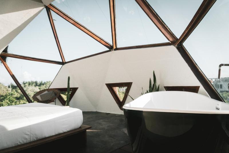 Mamasan Treehouses & Cabins image