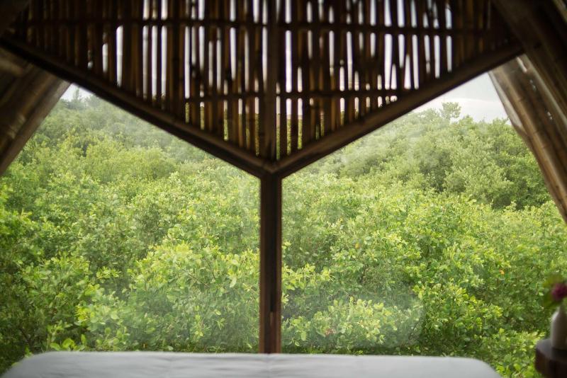 Mamasan Treehouses & Cabins image