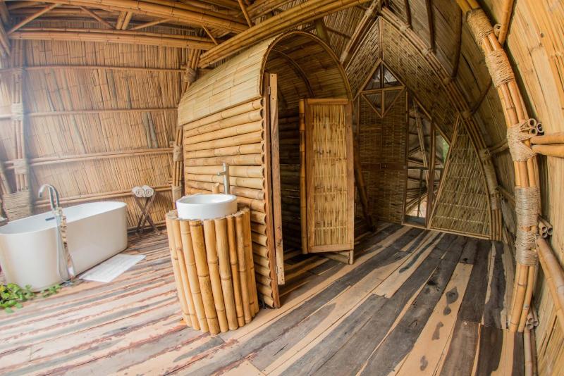 Mamasan Treehouses & Cabins image