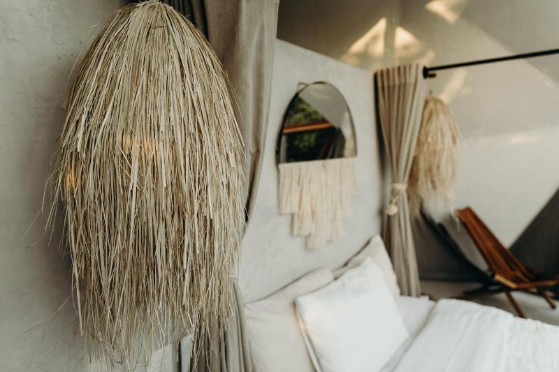 Mamasan Treehouses & Cabins image