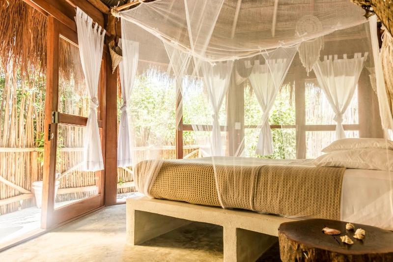 Mamasan Treehouses & Cabins image