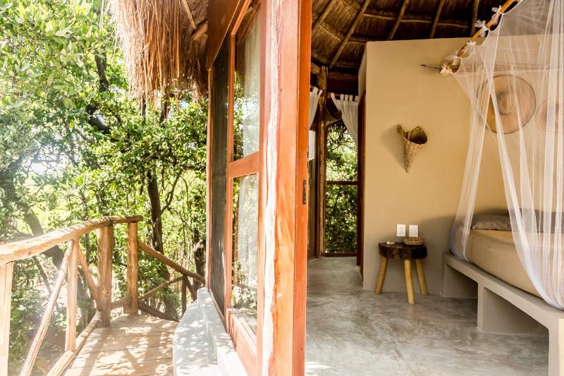 Mamasan Treehouses & Cabins image