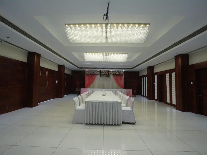 Hotel Shri Khedapati International