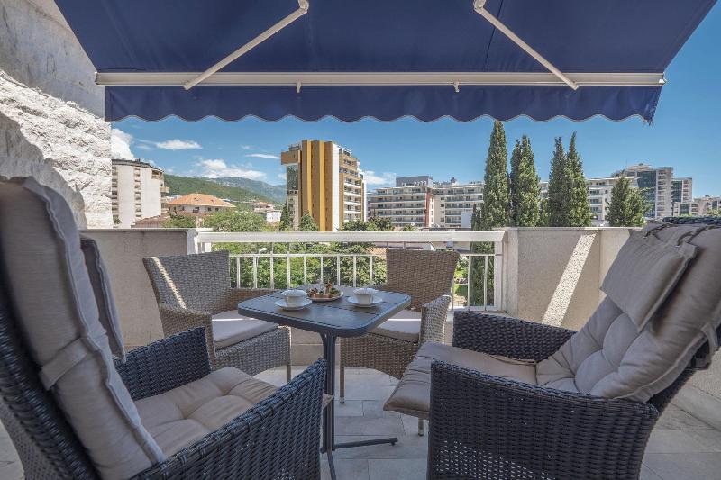 Marinero Apartments image
