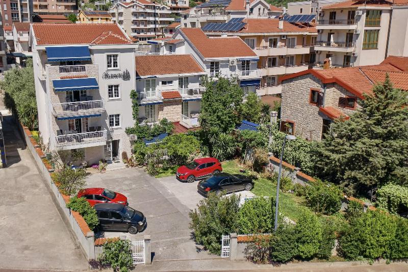 Marinero Apartments image