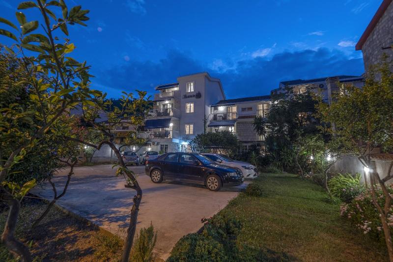 Marinero Apartments image