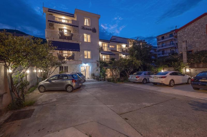 Marinero Apartments image