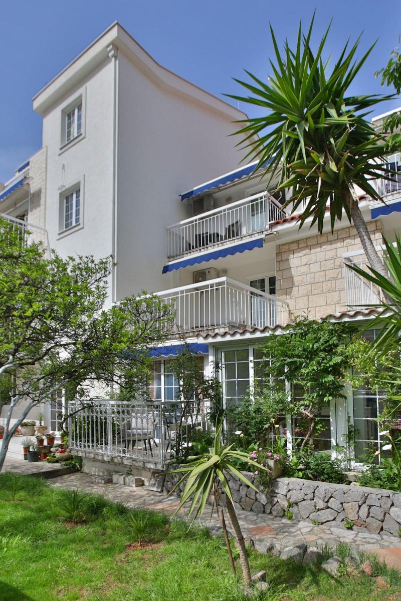 Marinero Apartments image