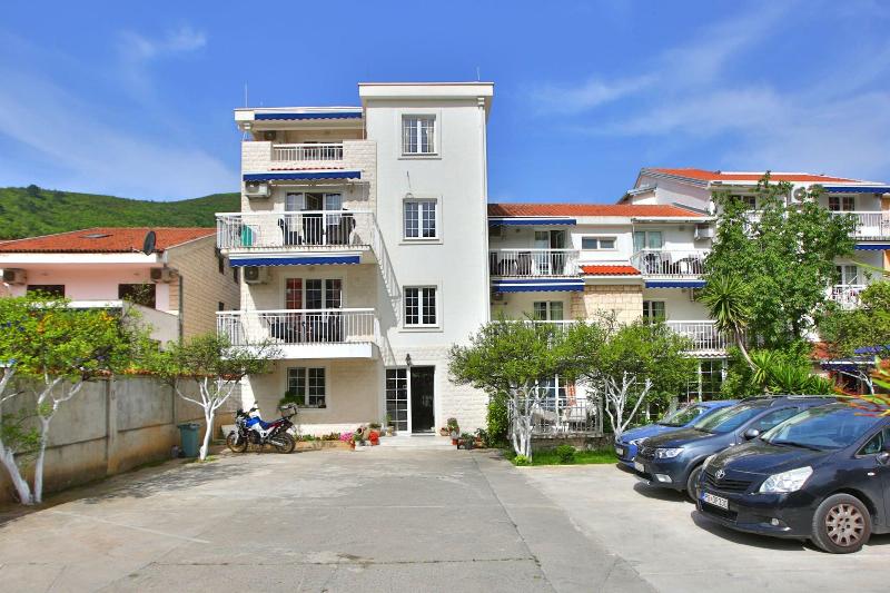 Marinero Apartments image
