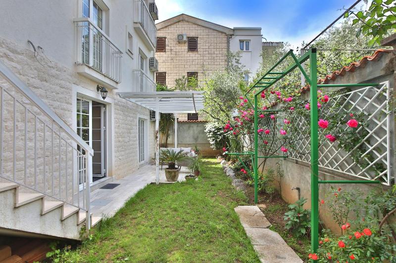 Marinero Apartments image