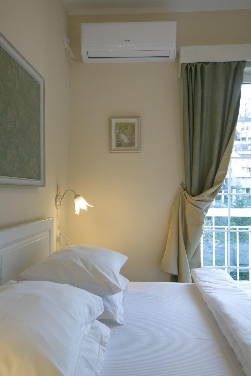 Marinero Apartments image