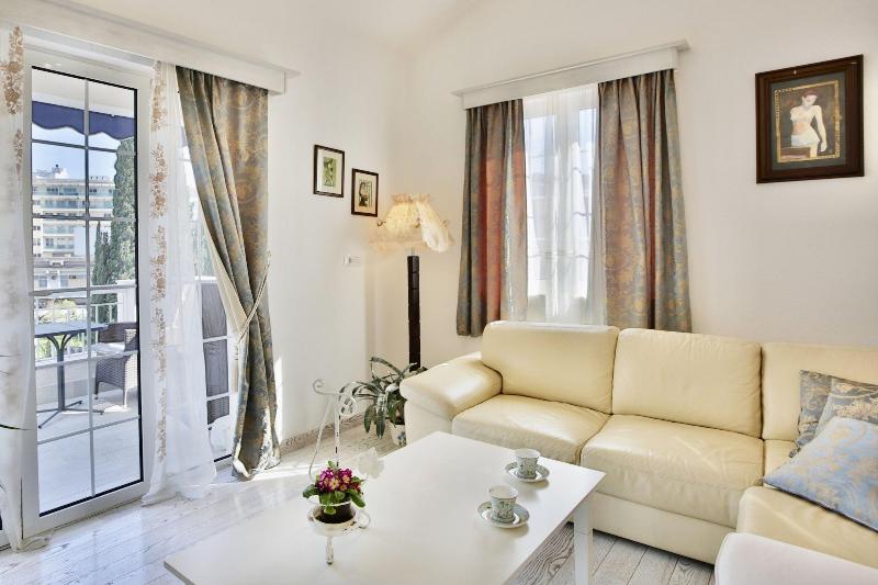 Marinero Apartments image