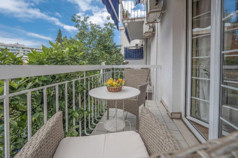 Marinero Apartments image