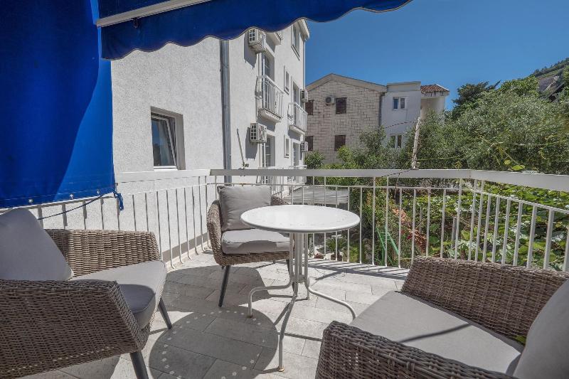 Marinero Apartments image