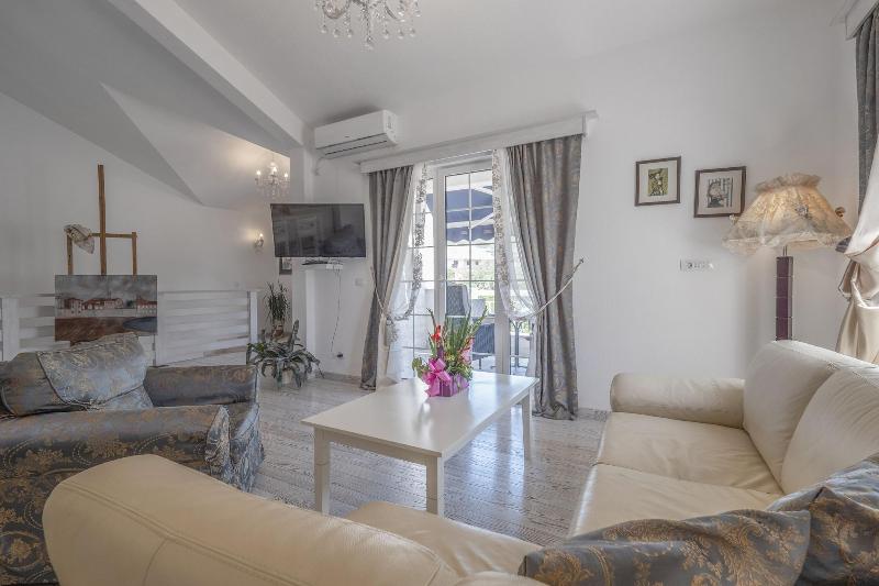 Marinero Apartments image