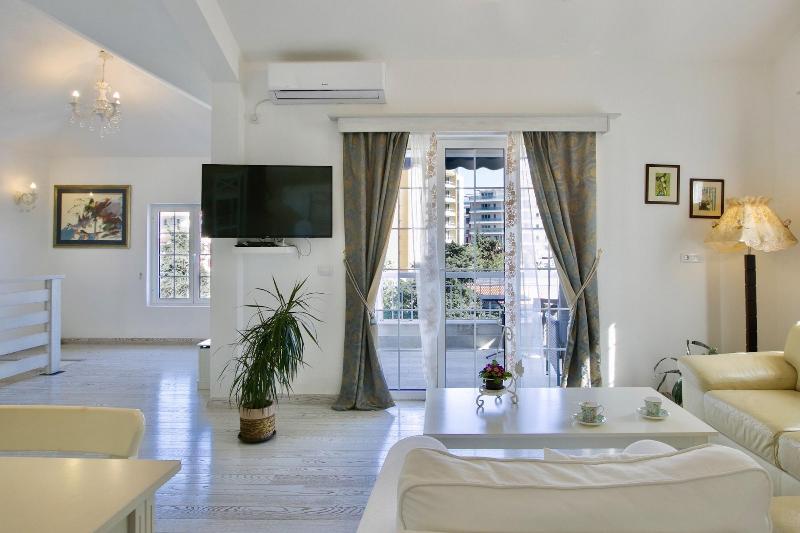 Marinero Apartments image