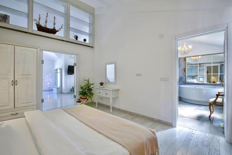 Marinero Apartments image