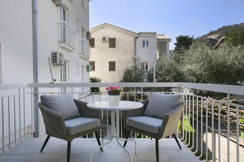 Marinero Apartments image