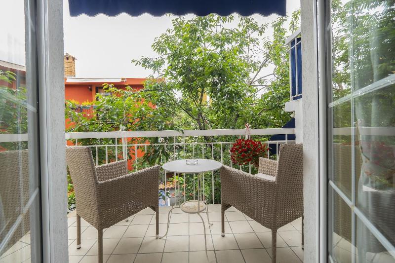 Marinero Apartments image