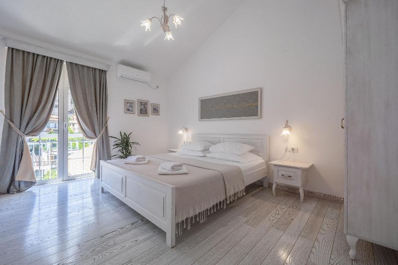 Marinero Apartments image