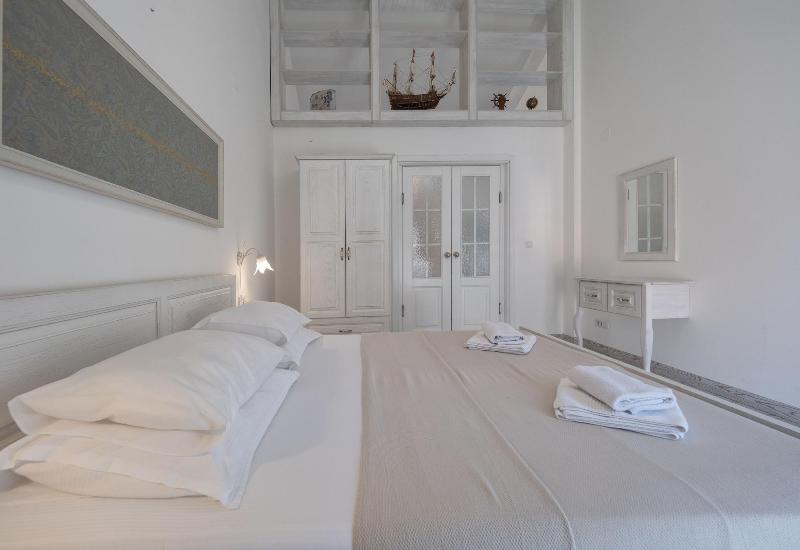 Marinero Apartments image