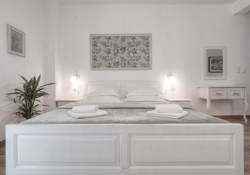 Marinero Apartments image