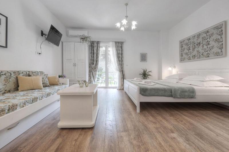 Marinero Apartments image